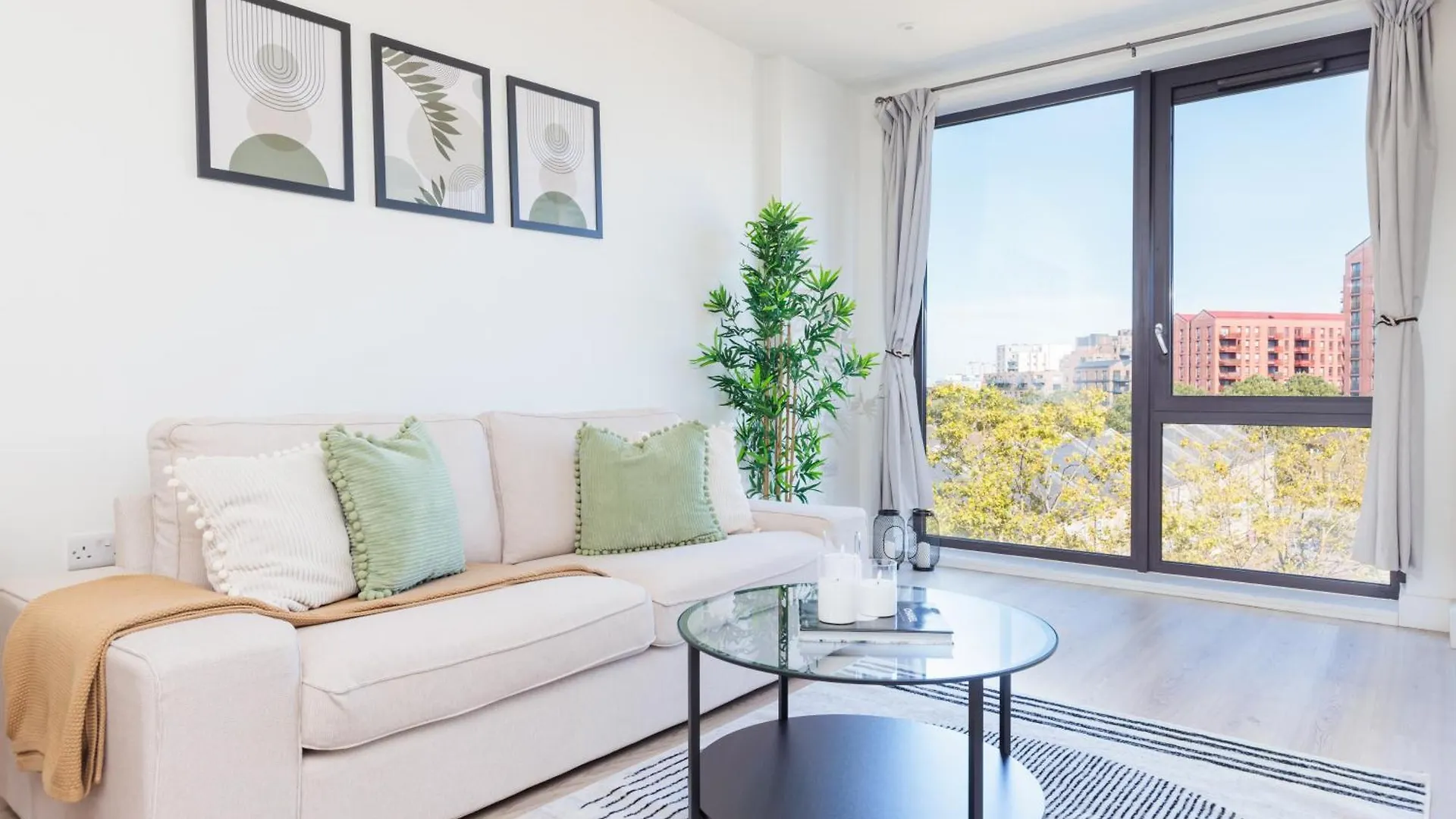 Modern Flat Canary Wharf, Close To Central London contacts