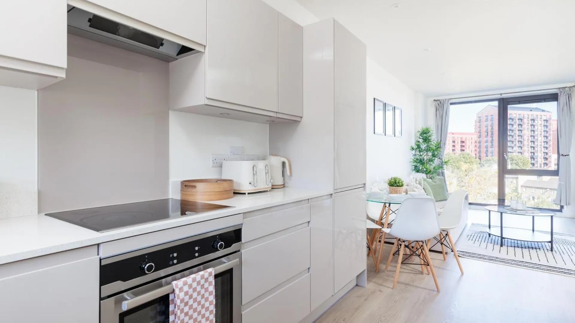 Modern Flat Canary Wharf, Close To Central London Apartment